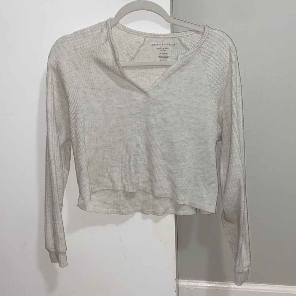 White v neck long sleeve sweater
